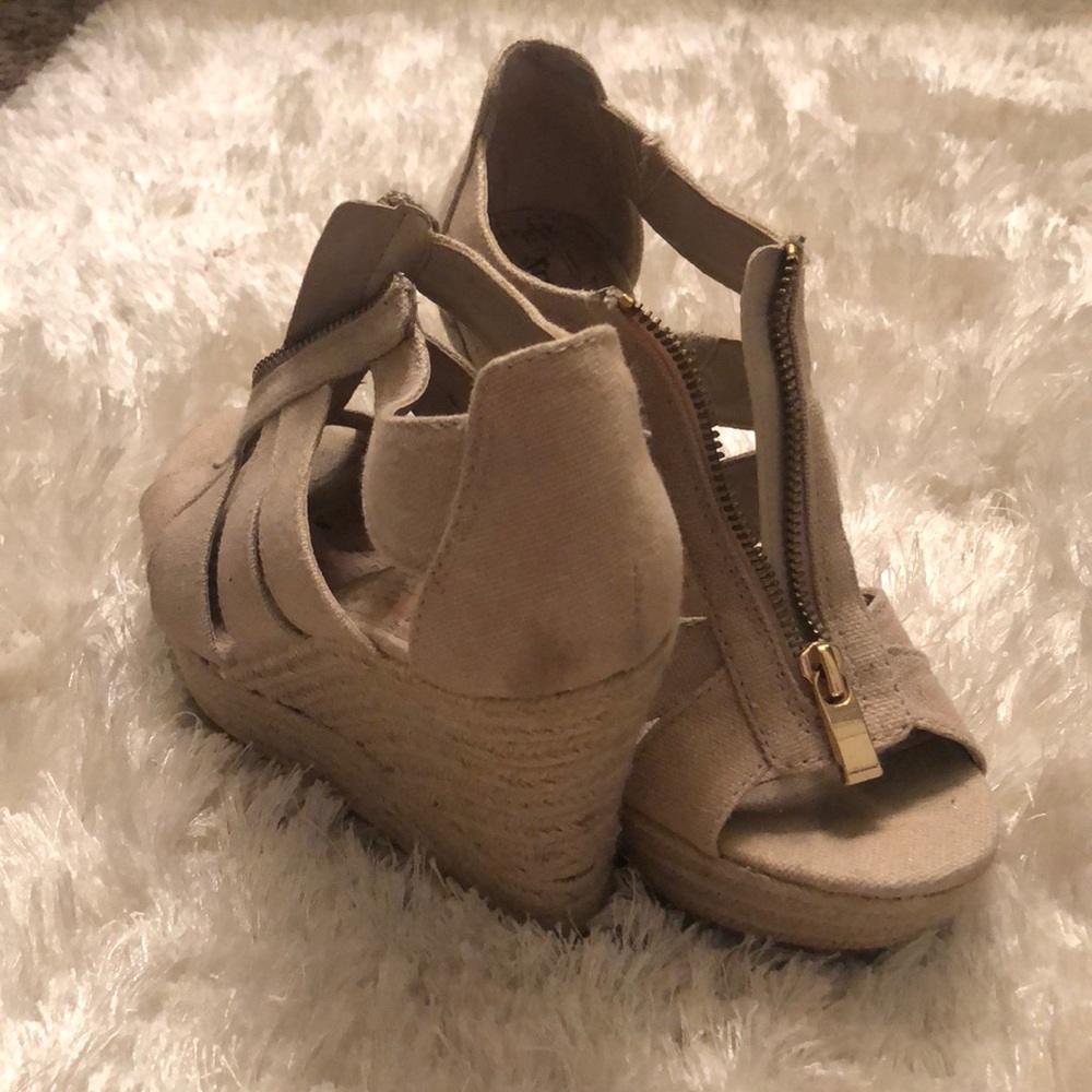 Tan/cream zip up wedges